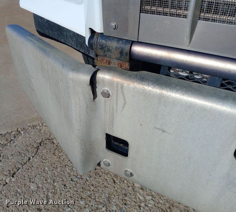 image for item EN8565 2012 Kenworth T800 semi truck