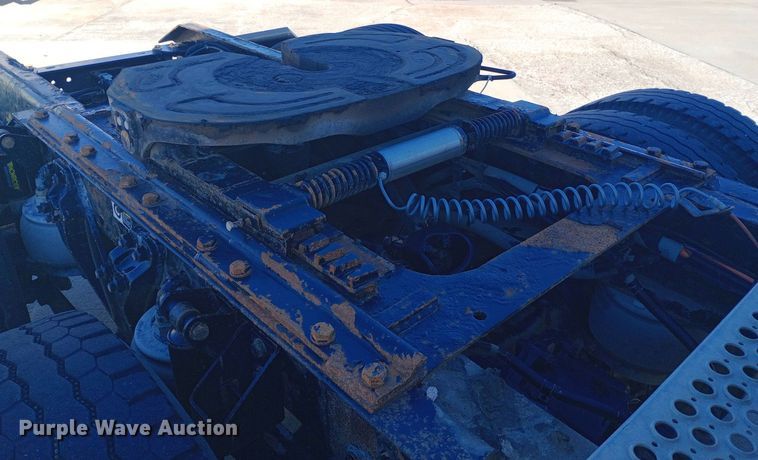 image for item EN8565 2012 Kenworth T800 semi truck