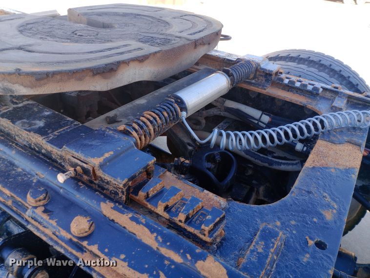 image for item EN8565 2012 Kenworth T800 semi truck