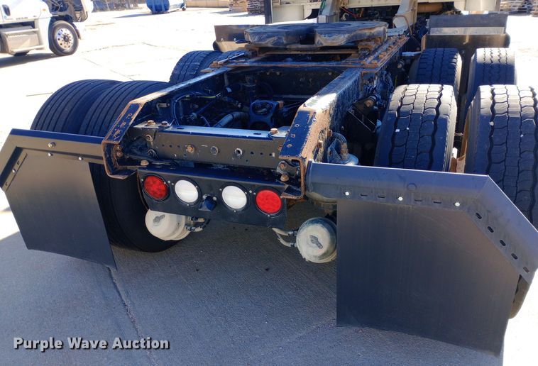 image for item EN8565 2012 Kenworth T800 semi truck