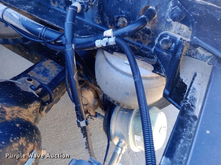 image for item EN8565 2012 Kenworth T800 semi truck