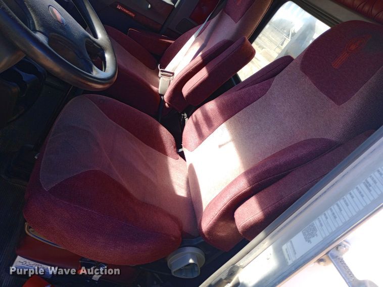 image for item EN8565 2012 Kenworth T800 semi truck