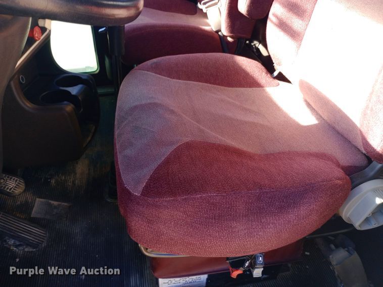 image for item EN8565 2012 Kenworth T800 semi truck