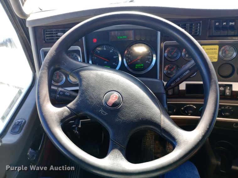 image for item EN8565 2012 Kenworth T800 semi truck