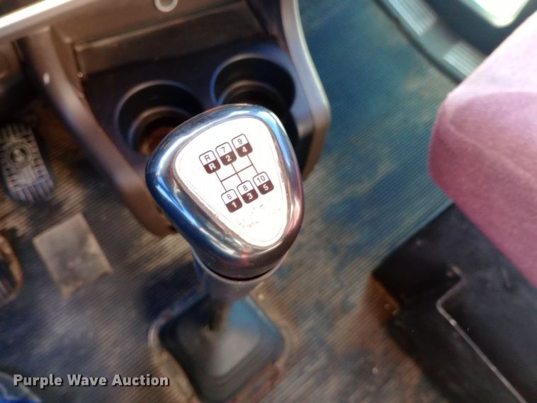 image for item EN8565 2012 Kenworth T800 semi truck