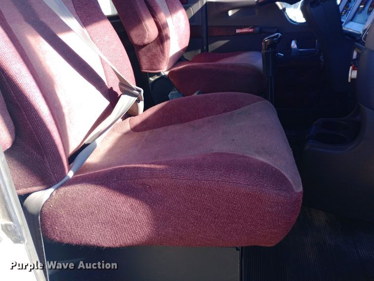 image for item EN8565 2012 Kenworth T800 semi truck