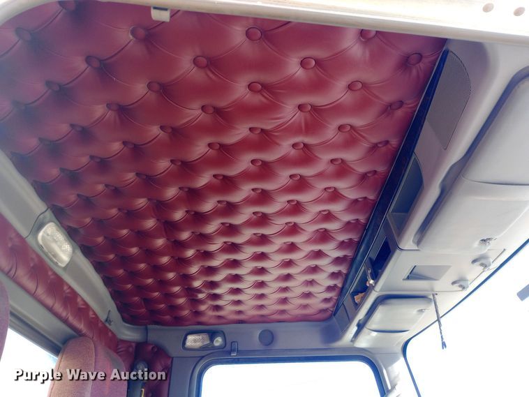 image for item EN8565 2012 Kenworth T800 semi truck