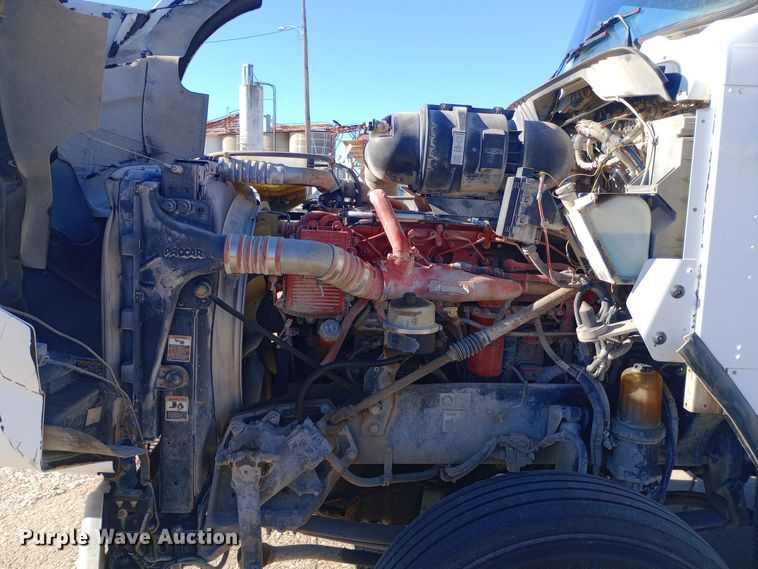 image for item EN8565 2012 Kenworth T800 semi truck