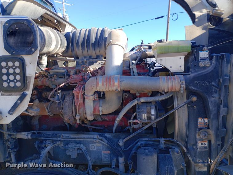 image for item EN8565 2012 Kenworth T800 semi truck