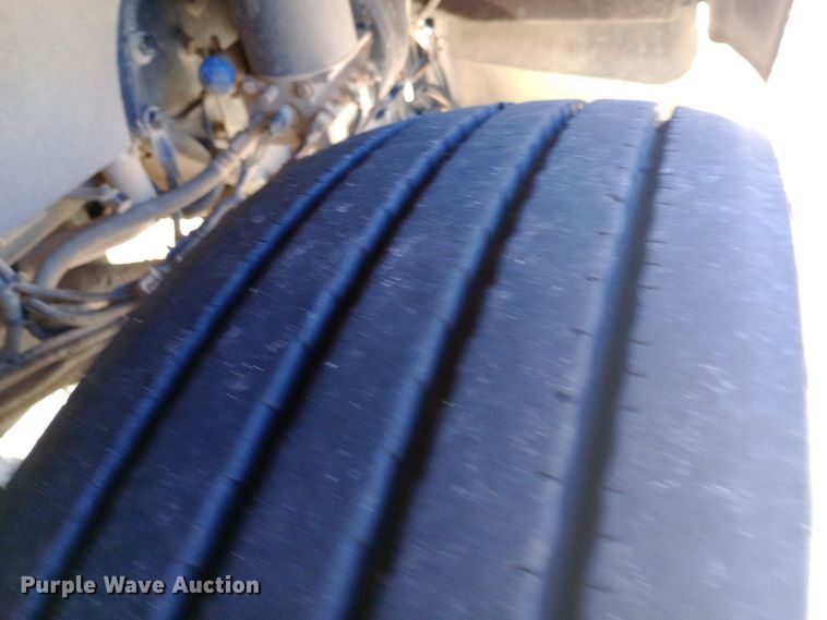 image for item EN8565 2012 Kenworth T800 semi truck