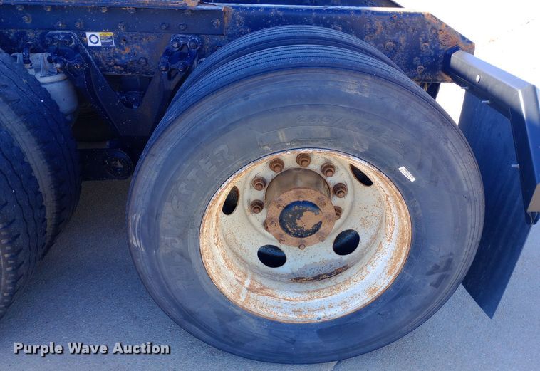 image for item EN8565 2012 Kenworth T800 semi truck