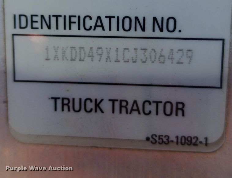 image for item EN8565 2012 Kenworth T800 semi truck