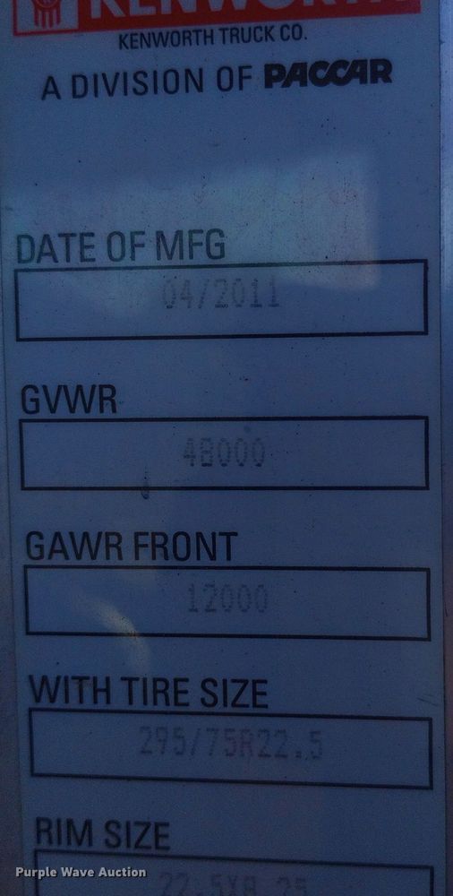 image for item EN8565 2012 Kenworth T800 semi truck