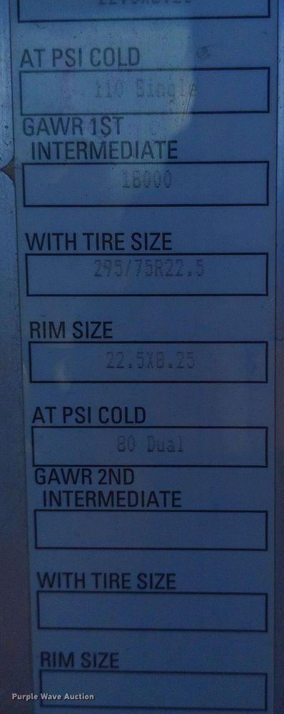 image for item EN8565 2012 Kenworth T800 semi truck