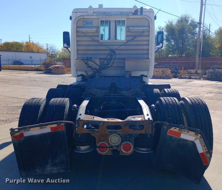 image for item EN8566 2012 Freightliner  Cascadia  semi truck