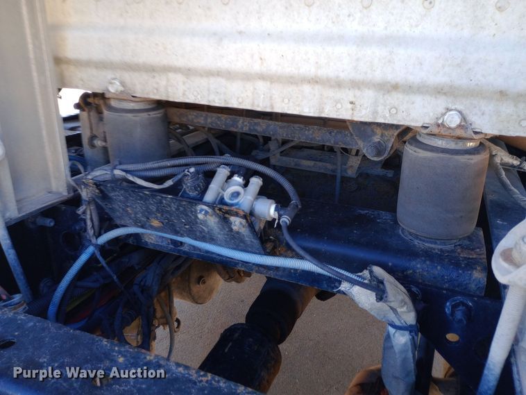 image for item EN8566 2012 Freightliner  Cascadia  semi truck