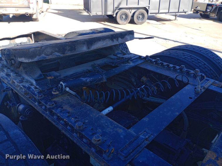 image for item EN8566 2012 Freightliner  Cascadia  semi truck