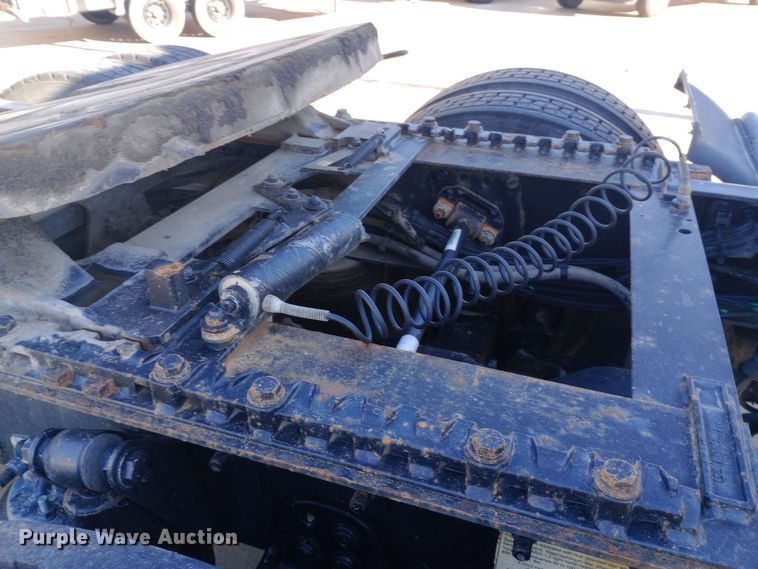 image for item EN8566 2012 Freightliner  Cascadia  semi truck