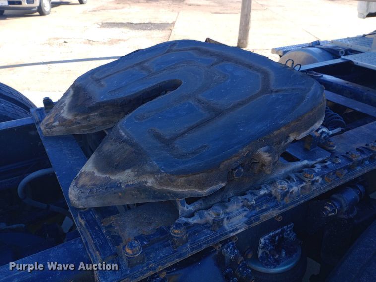 image for item EN8566 2012 Freightliner  Cascadia  semi truck