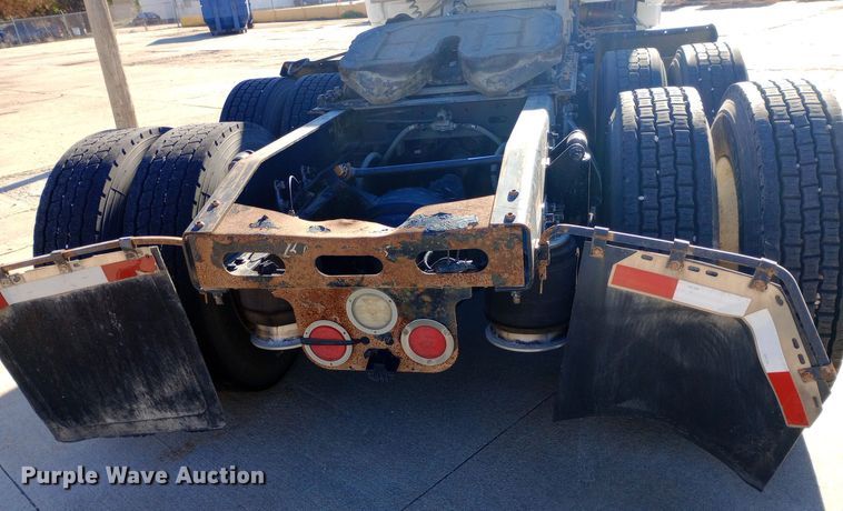 image for item EN8566 2012 Freightliner  Cascadia  semi truck