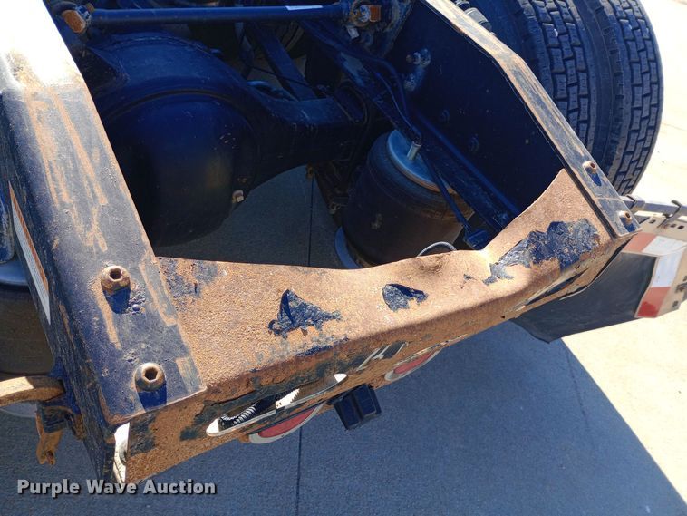 image for item EN8566 2012 Freightliner  Cascadia  semi truck