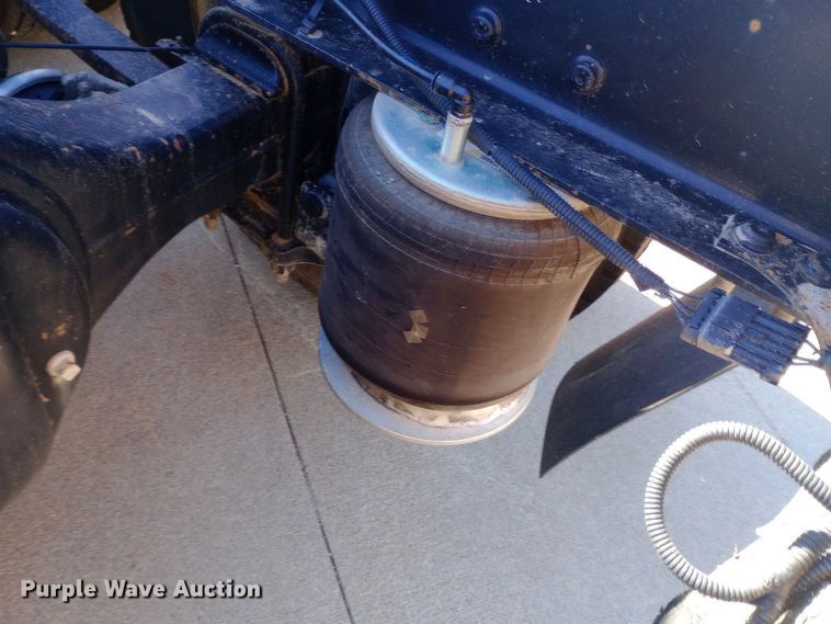 image for item EN8566 2012 Freightliner  Cascadia  semi truck