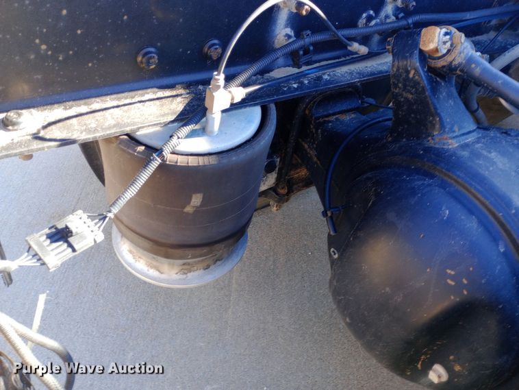 image for item EN8566 2012 Freightliner  Cascadia  semi truck