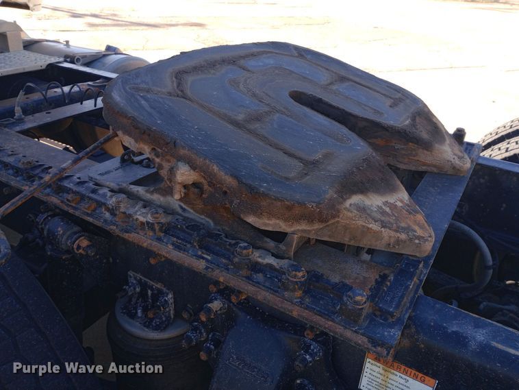 image for item EN8566 2012 Freightliner  Cascadia  semi truck