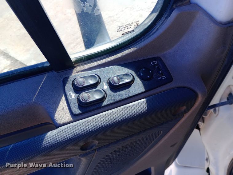 image for item EN8566 2012 Freightliner  Cascadia  semi truck