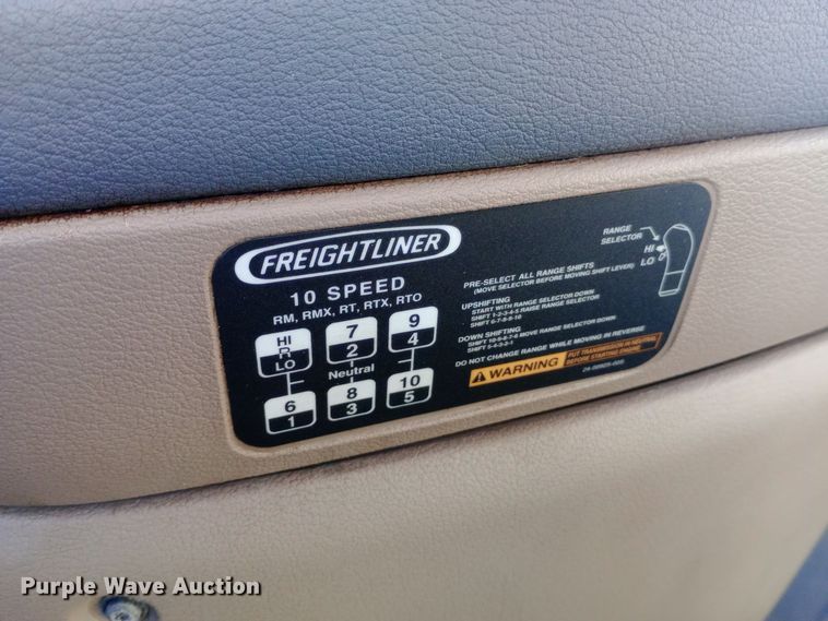 image for item EN8566 2012 Freightliner  Cascadia  semi truck