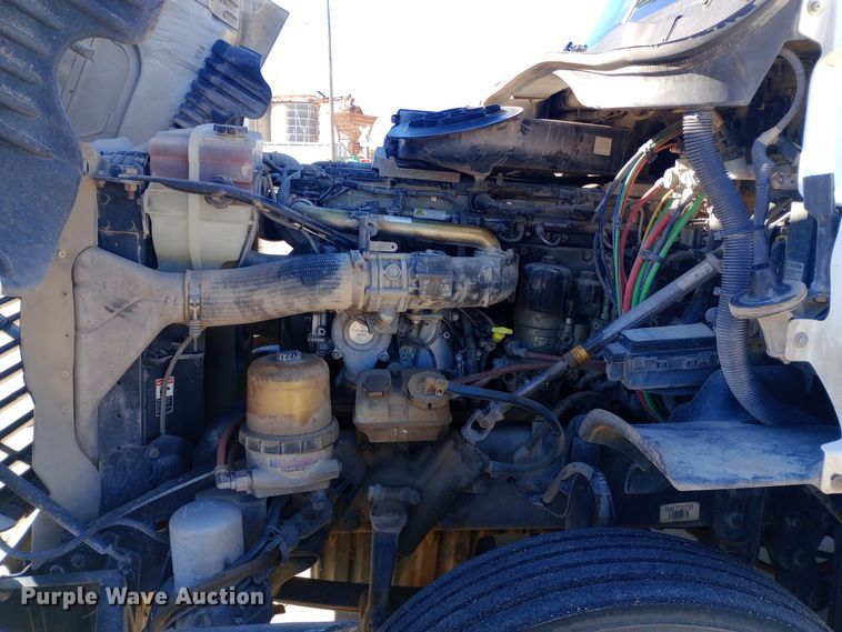 image for item EN8566 2012 Freightliner  Cascadia  semi truck