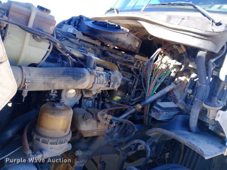 image for item EN8566 2012 Freightliner  Cascadia  semi truck