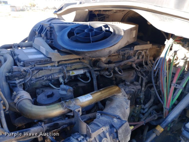 image for item EN8566 2012 Freightliner  Cascadia  semi truck