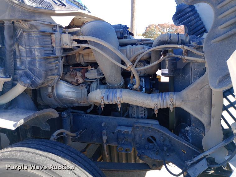 image for item EN8566 2012 Freightliner  Cascadia  semi truck