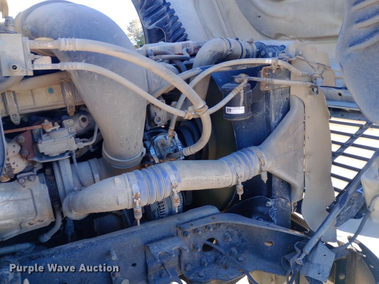 image for item EN8566 2012 Freightliner  Cascadia  semi truck