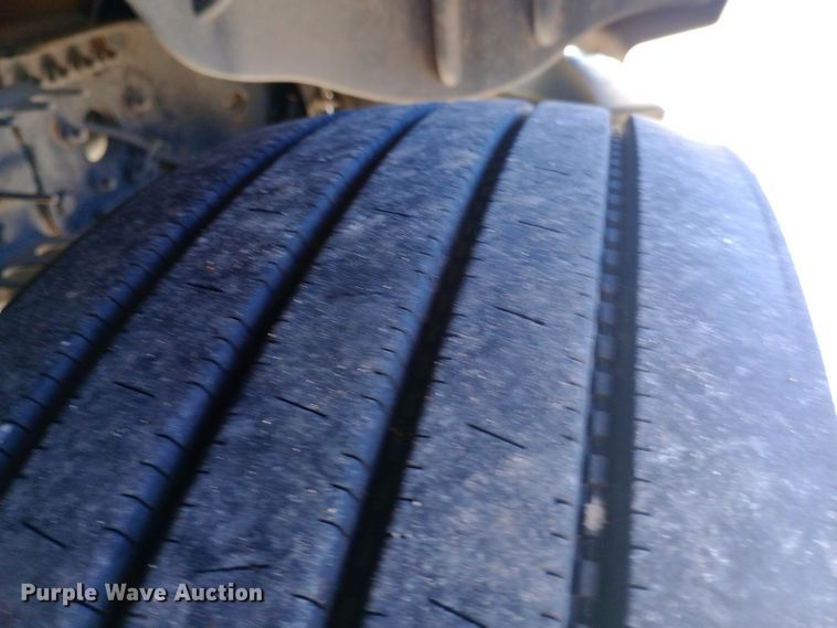 image for item EN8566 2012 Freightliner  Cascadia  semi truck