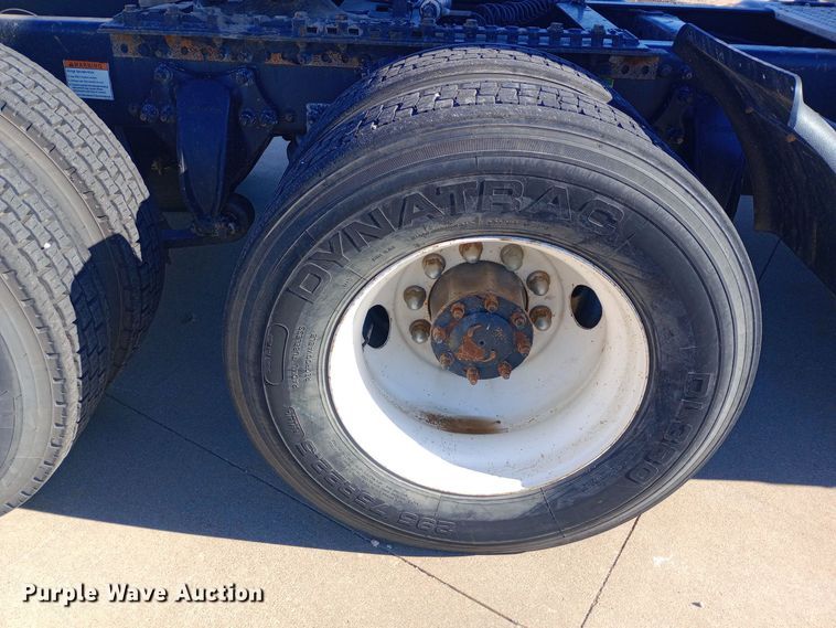 image for item EN8566 2012 Freightliner  Cascadia  semi truck