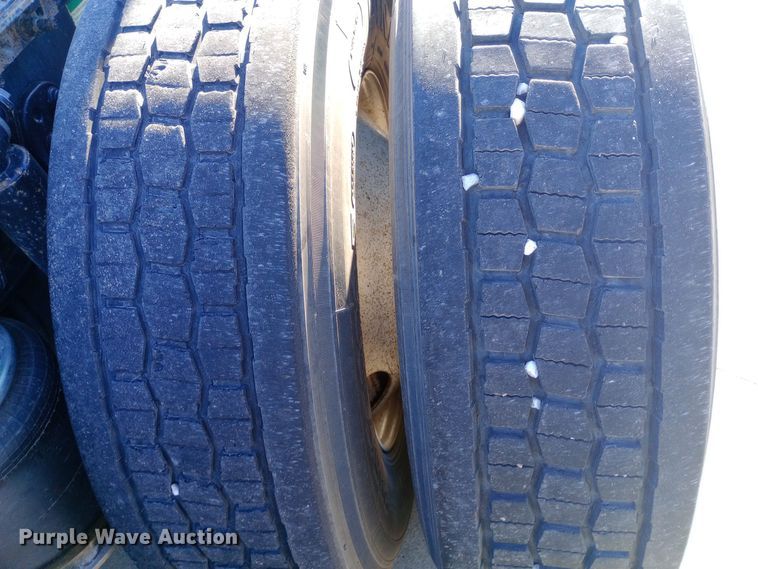 image for item EN8566 2012 Freightliner  Cascadia  semi truck