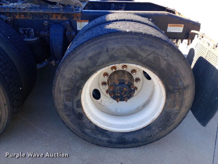 image for item EN8566 2012 Freightliner  Cascadia  semi truck