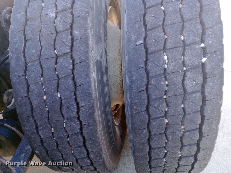 image for item EN8566 2012 Freightliner  Cascadia  semi truck