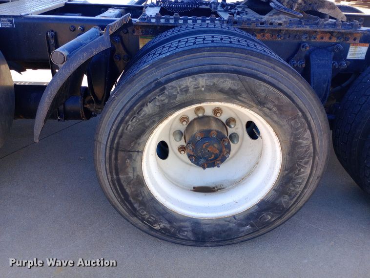 image for item EN8566 2012 Freightliner  Cascadia  semi truck