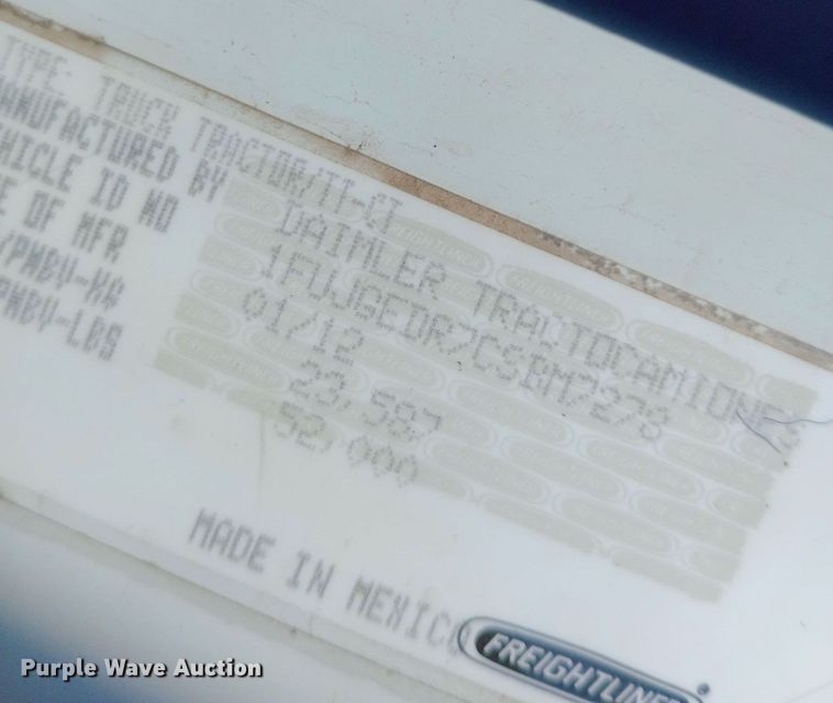 image for item EN8566 2012 Freightliner  Cascadia  semi truck