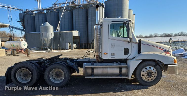 image for item EQ3726 2001 Freightliner  CST120 semi truck