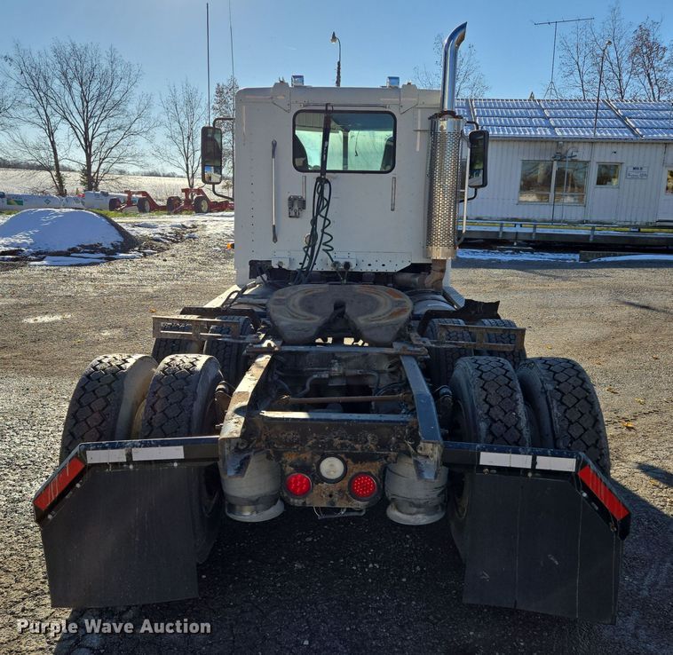 image for item EQ3726 2001 Freightliner  CST120 semi truck