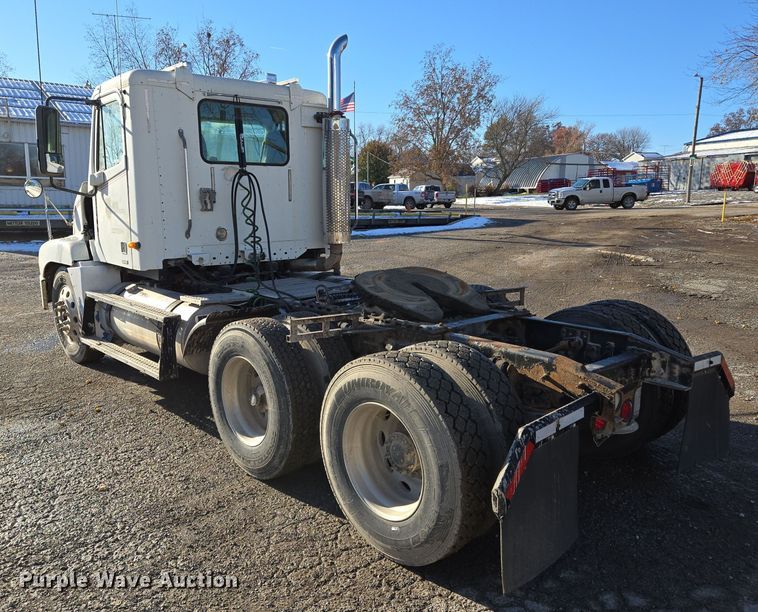 image for item EQ3726 2001 Freightliner  CST120 semi truck