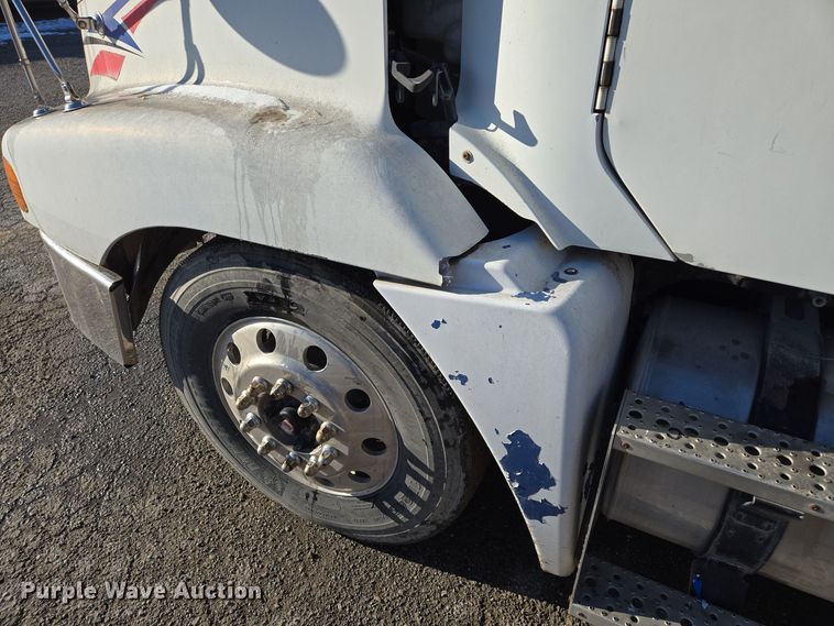 image for item EQ3726 2001 Freightliner  CST120 semi truck