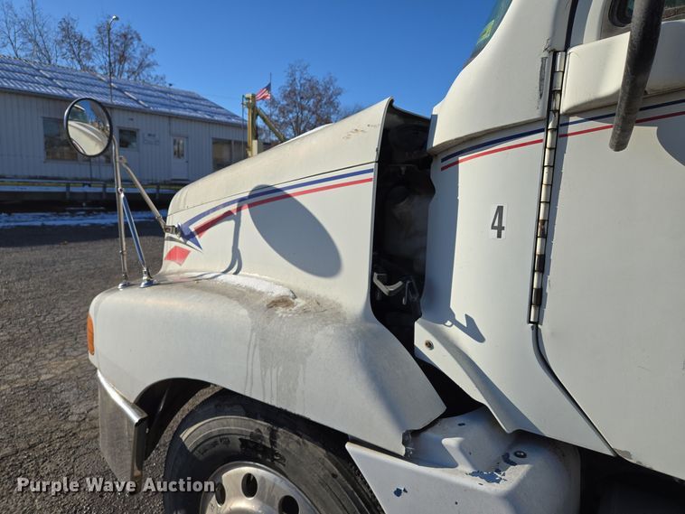 image for item EQ3726 2001 Freightliner  CST120 semi truck