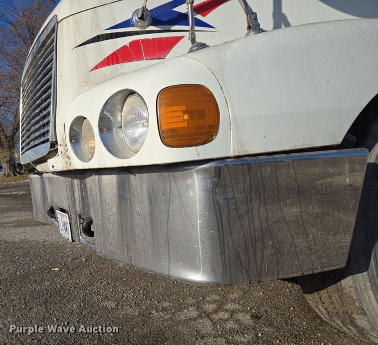image for item EQ3726 2001 Freightliner  CST120 semi truck