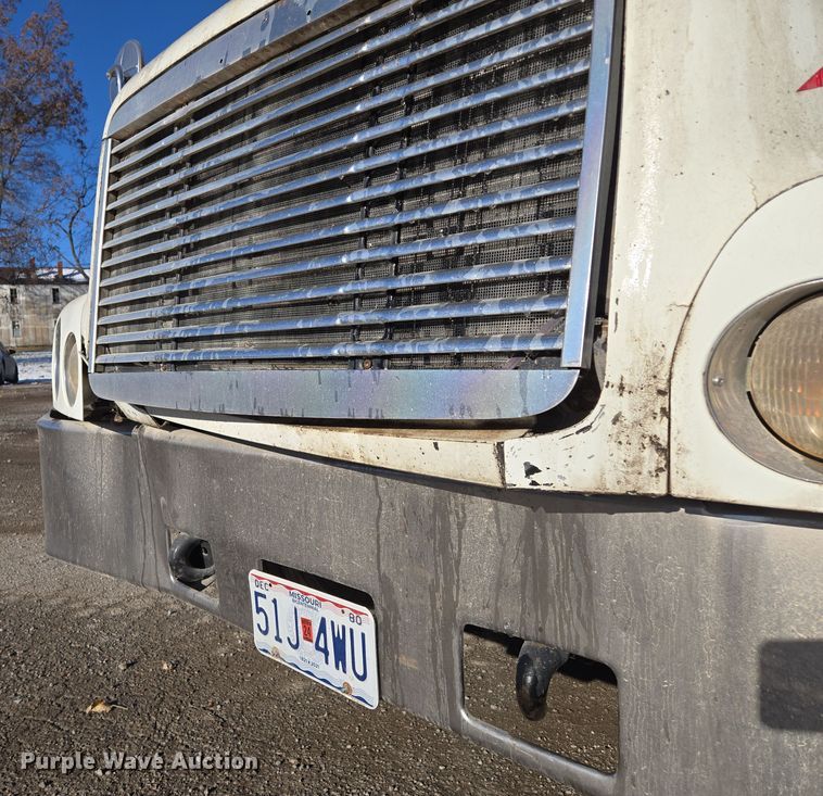 image for item EQ3726 2001 Freightliner  CST120 semi truck