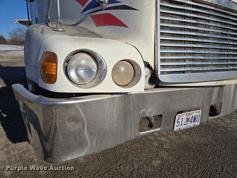 image for item EQ3726 2001 Freightliner  CST120 semi truck